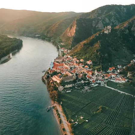 Donau Strandhaus Mit Duernstein Panorama Nyaraló *