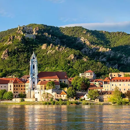 Donau Strandhaus Mit Duernstein Panorama